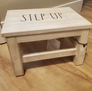 Rae Dunn Step Up Stool